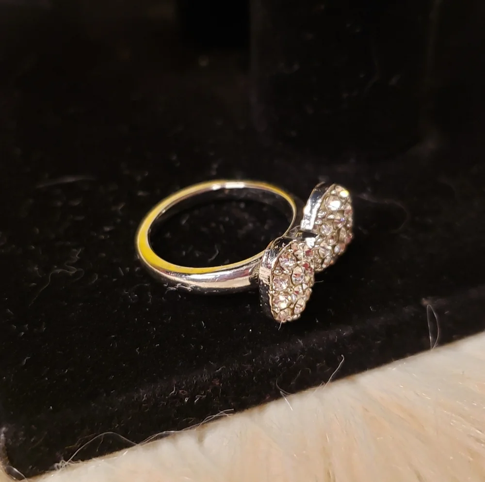 ✨ Sparkly Rhinestone Bow Ring – Dainty, Cute & Girly Glam ✨ - Picture 3 of 3